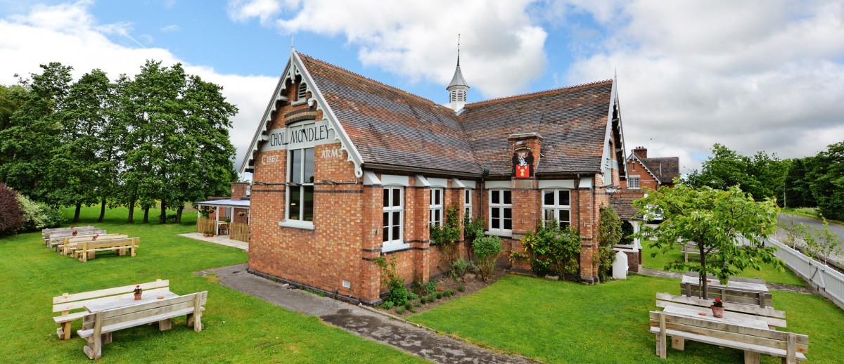 Cholmondeley-Arms-Dog-friendly-1-1200x518